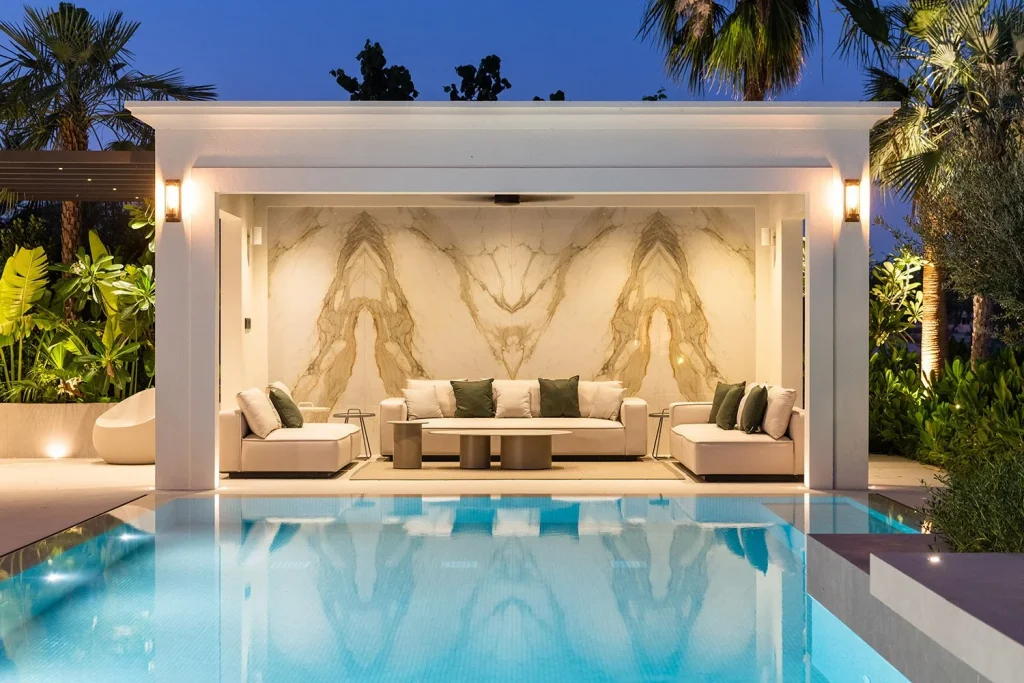 The Materials That Make A Luxury Outdoor Kitchen Look Absolutely Stunning