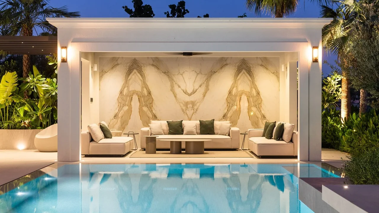 The Materials That Make A Luxury Outdoor Kitchen Look Absolutely Stunning