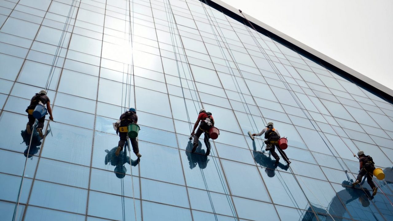 How Rope Access Teams Clean Hard-to-Reach Panes Safely